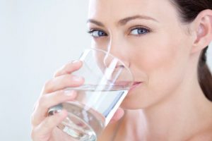 Tư vấn người dùng chọn mua thiết bị lọc nước gia đình tại địa chỉ có giá bình lọc nước uống hợp lý, chất lượng